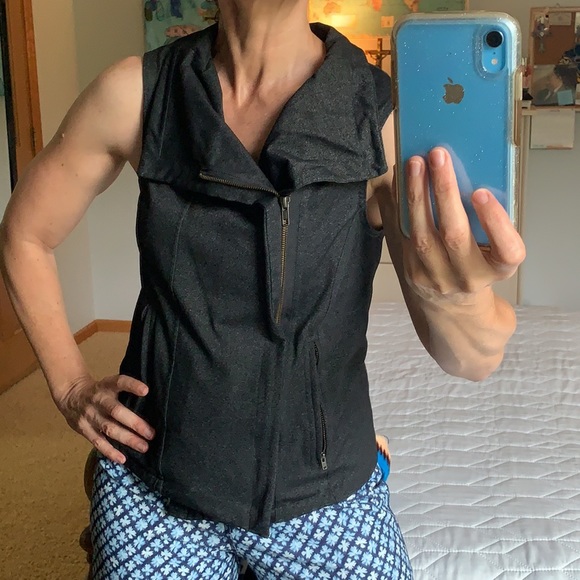 Zobha asymmetrical zippered vest - Picture 2 of 7